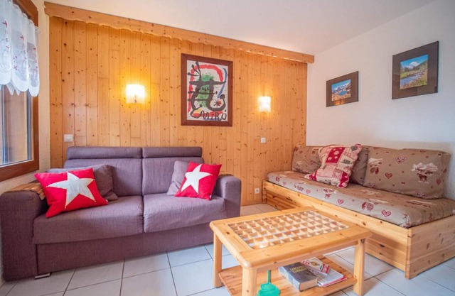 200m from ski slopes, view ski slopes, terrace, tv, ski locker, 42m², Valmorel