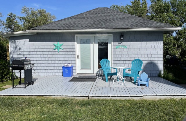 2023 Updated Cottage in Pt. Judith w/Outdoor Shower