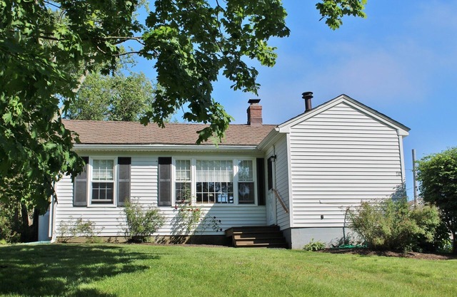 2025 ~ NOW BOOKING! Lovely 2-bedroom Cottage in Scenic Snug Harbor!