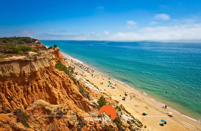 #204 Larimar Flat by Home Holidays