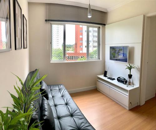 205- Apartamento 1 quarto suite, Encantador, amplo e decorado, mobiliario moderno, cozinha completa com utensílios , Excelente vista da cidade e localização privelegiada no bairro Bigorrilho ,