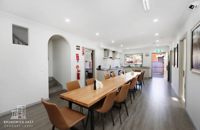 208 Luxe Queen Bedroom w/Private Ensuite Fast WiFi Hotel-Grade Linen 24/7 Security Near Tram 18 Mins to CBD
