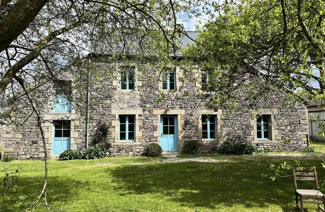 210 - Character house for 10 guests