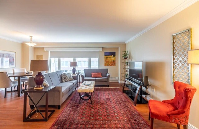 223 Lovely Waterfront Apartment with AC