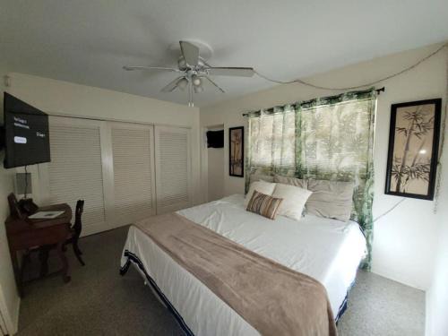 236I) Urban Retreat at Crescent Lk