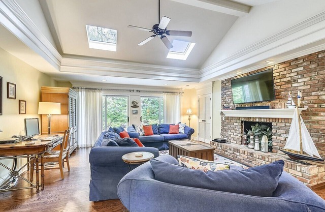 24 Baynard Cove - Single Level, 4BR Home with FREE Spa Heat April - October!