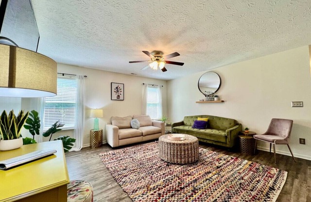 242 Overbrook Drive · Bailee's House in Monroe - Fast wifi, cable, more