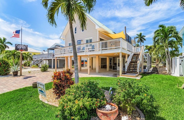249 Into The Mystic: 3BR/3BA Pool Home!