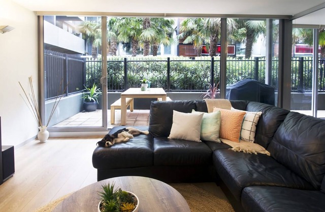 250m from the beach.Gym/lap pool access,Parking, pet friendly, outdoor area, BBQ