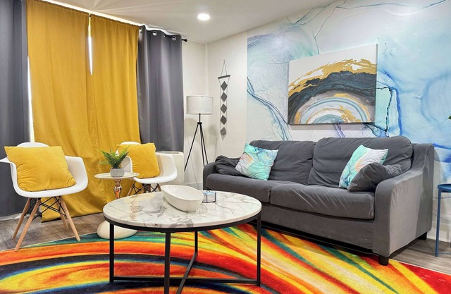 2B/1B Modern Downtown ATL Condo w 1 Free Parking!