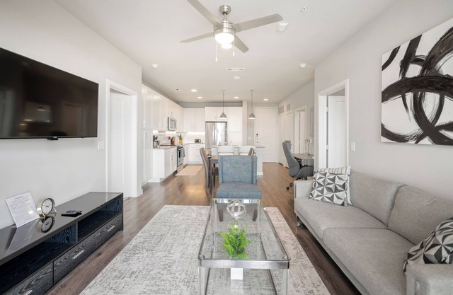 2BD/2BA, Lounge, HWY75/399 - McKinney - MCK211