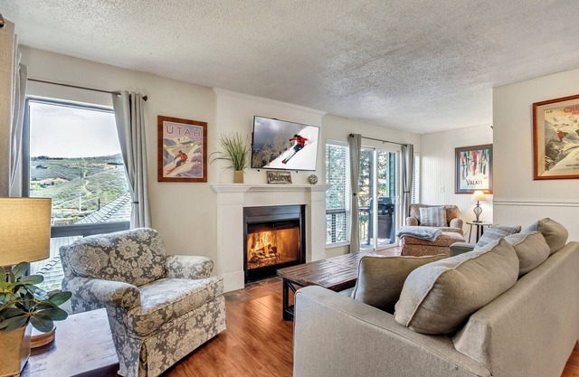 2bed/2bath Condo with Ski in/Ski out, <5 min walk to Main St & Town lift