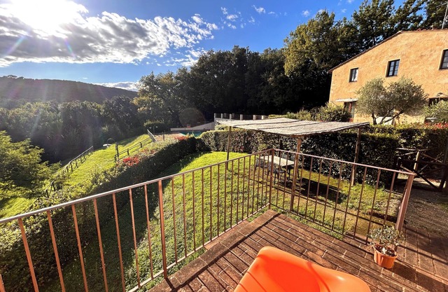 2Bed FarmHouse Near San Gimignano with Pool