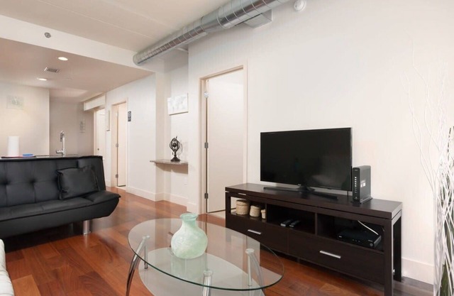 2Bedroom 2 Bath Apartment in the Heart of Philadelphia
