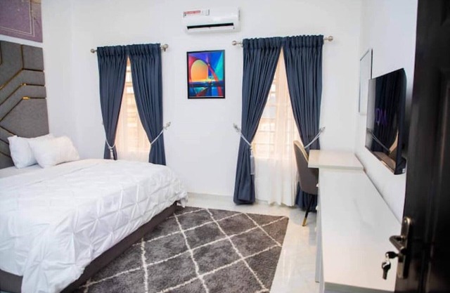 2bedroom with POOL, GYM, Wi-Fi, 24hrs power