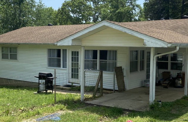 2br 1 bath lake getaway 1 block from lake, easy walk