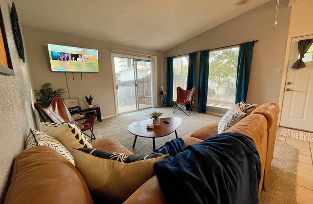 2br/2bath King House 5 minutes to Downtown ATX!