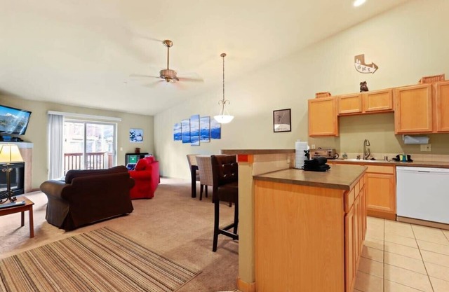 2BR Condo - Ideal Hub for Year-Round Fun!