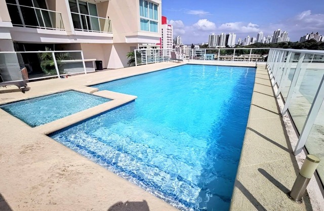 2BR + office queen bed terrace great location near parque Omar