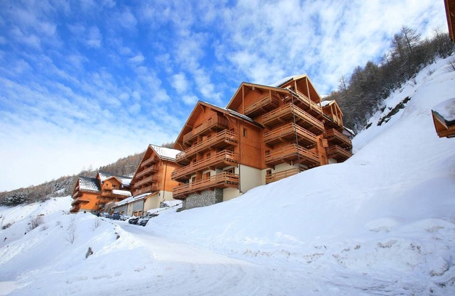 2BR Sleeps 6! Mountain Escape in Valloire