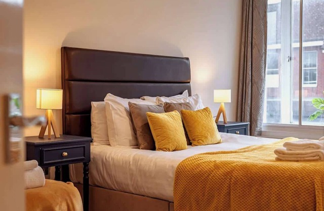 2BR Town Centre with Fast Wi-Fi & + Sleeps 7!