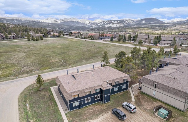 2BR townhouse w/Byers Peak views