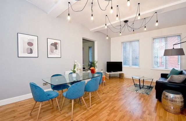 2M Clerkenwell sleeps 6 Barrelled Ceilings
