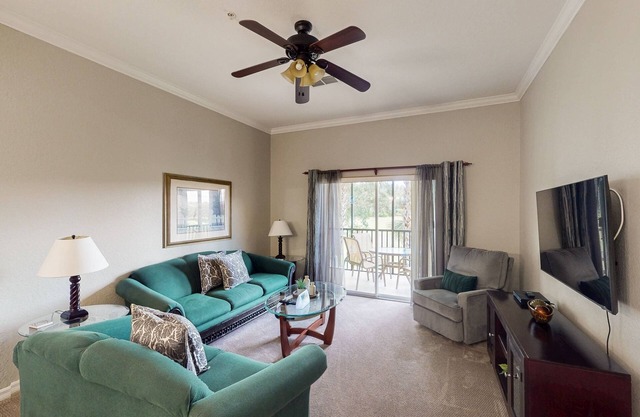2nd floor condo w/balcony, basketball court, near theme parks, tennis court