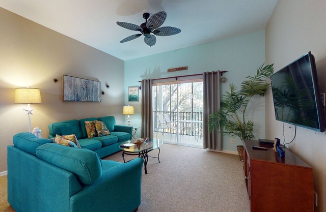 2nd-Floor Condo w/Balcony & Shared Pools, Sauna, Gym - Near Theme Parks