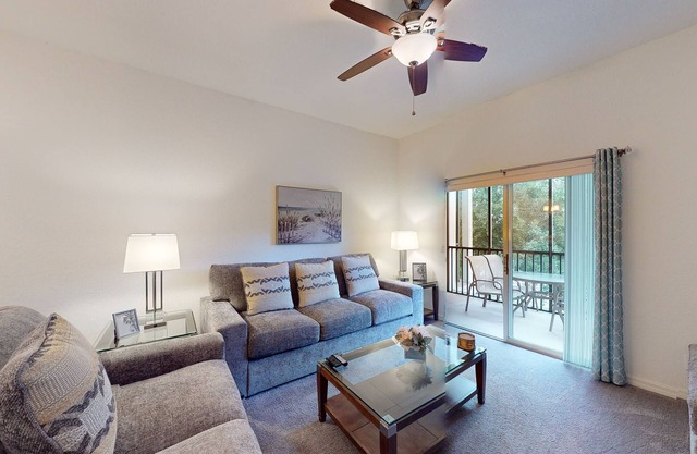 2nd-floor condo with basketball court, gym, sauna & balcony - near theme parks