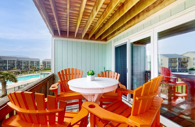 2nd-floor ocean-view condo with private beach access, community pool, gazebo