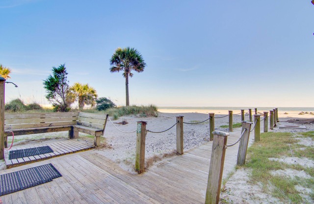 2nd floor oceanfront corner condo with pool, hot tub & basketball