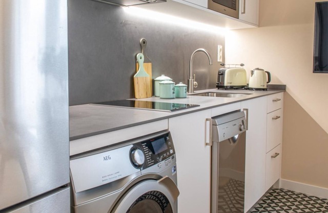 3.1 Stylish & well connected to BCN city center