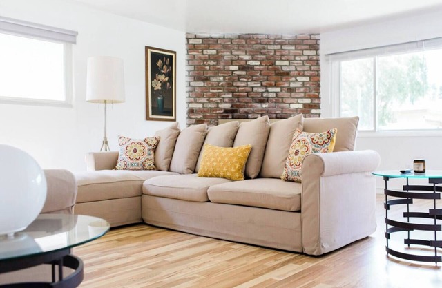 3 BD with Fenced Front Yard - Family Friendly