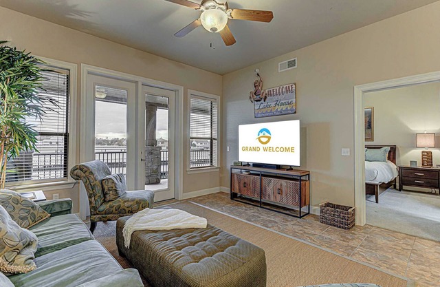 3 BDR Condo in Horseshoe Bay, Prime Location!