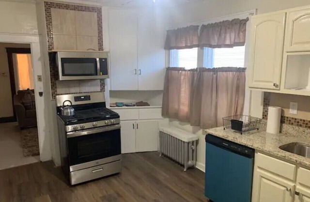 3 Bdrm sleeps 5. 2nd floor. Clean & Quiet.