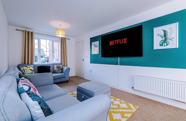 3 Bed+2.5 Bath|Contractors + Groups| Free Parking!