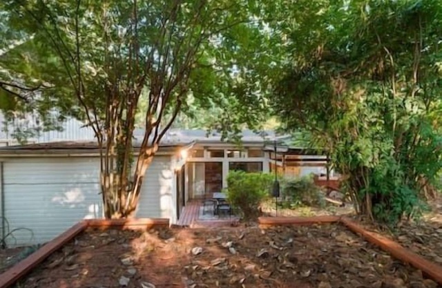 3-Bed 2.5-Bath Pet Friendly Atlanta Buckhead Home