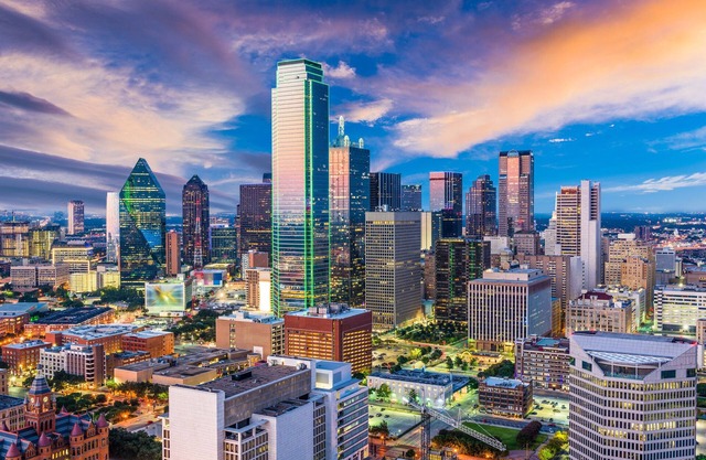 3 bed 2 bath Home | DWTN Dallas Skyline View from Rooftop and Balconies