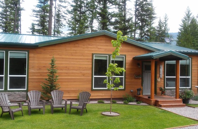 3 bed/2 bath House. Minutes to Glacier National Park and Whitefish Mountain!