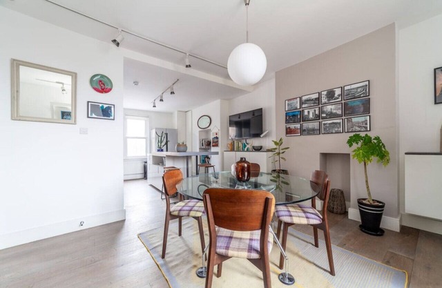 3 Bed Balcony Flat in Nine Elms