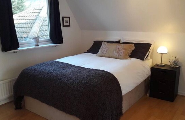 3 Bed House - Sleeps 5 - Sauna - Garden - Gym