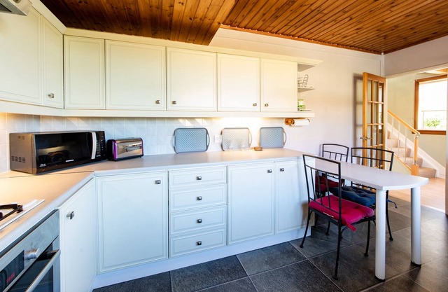3 Bed House w/Drive & Garden v/Fast WiFi & Netlfix