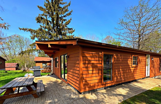 3 Bedroom 2 Bath Home in Island Club -Sleeps 8 - Parking & Pool Access - IC63
