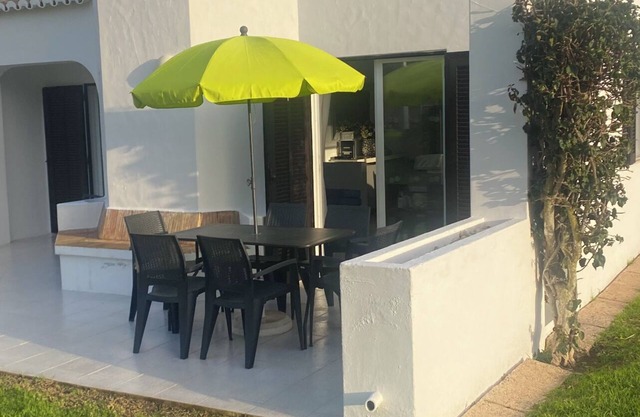 3 BEDROOM 2 BATH, POOLSIDE, Air Con/WIFI/Swimming pools Hundreds of TV channel
