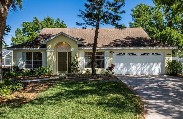 3 Bedroom 2 Bathroom Vacation home minutes away from the Parks
