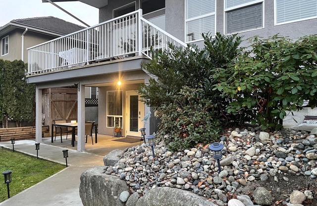 3 Bedroom 2 Baths & Parking Great Vancouver