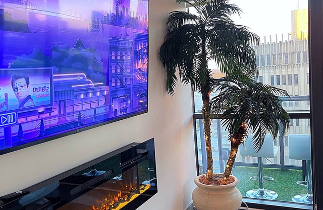 3-bedroom 3 bath Penthouse in superb Atlanta with fitness room, pool Lennox mall