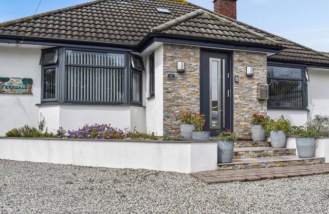 3 bedroom accommodation in New Milton