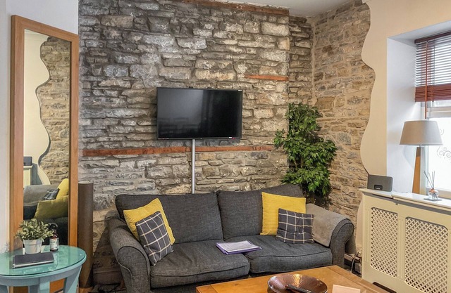 3 bedroom accommodation in Llandeilo